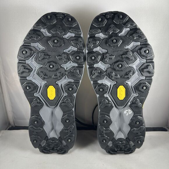 Athletic_Shoes
